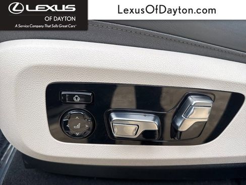 Used 2023 BMW X7 M60i w/ Executive Package image 18