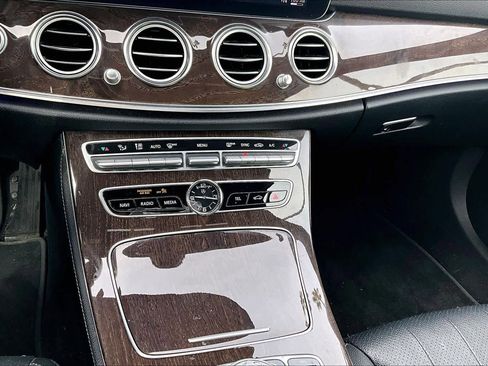 Used 2020 Mercedes-Benz E 350 Sedan w/ Premium Package image 33