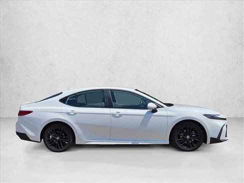 Used 2025 Toyota Camry SE w/ Convenience Package FWD image 4