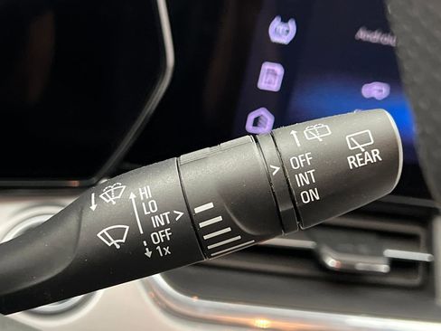 Used 2025 Chevrolet Trax LT image 40