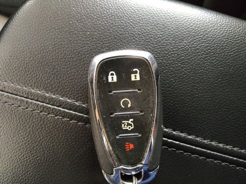 Used 2025 Chevrolet Malibu LT FWD image 32