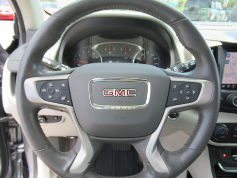 Used 2020 GMC Terrain Denali w/ Denali Premium Package FWD image 22