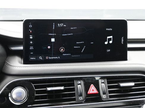 Used 2023 Genesis G70 2.0T image 18