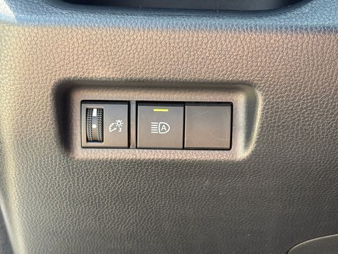 Used 2020 Toyota RAV4 LE FWD image 14