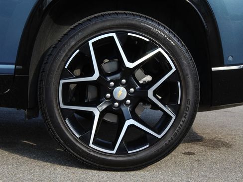 Used 2025 Chevrolet Traverse High Country w/ LPO, Floor Liner Package AWD/4WD image 32