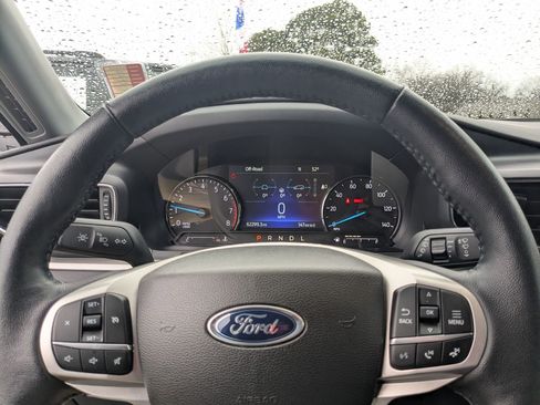 Used 2023 Ford Explorer XLT w/ Equipment Group 202A image 13