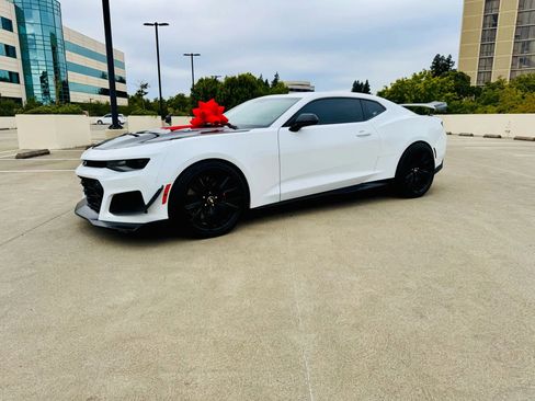 Used 2018 Chevrolet Camaro ZL1 image 4