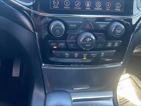 Used 2019 Jeep Grand Cherokee Laredo image 32