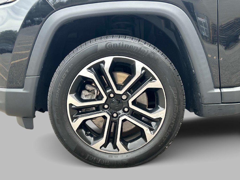 Certified 2023 Jeep Compass Limited w/ Sun and Sound Group AWD/4WD image 9