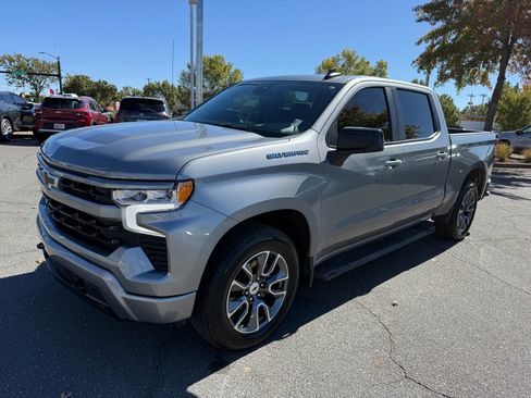 Used 2023 Chevrolet Silverado 1500 RST image 3