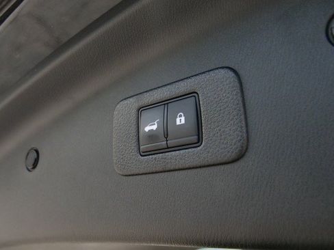 Used 2023 Nissan Armada Platinum w/ Captain's Chairs Package RWD image 39