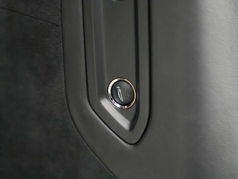 Used 2026 McLaren 750S Spider RWD image 19