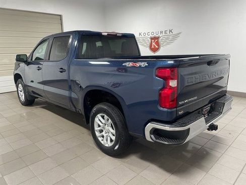 Used 2022 Chevrolet Silverado 1500 LT AWD/4WD image 4