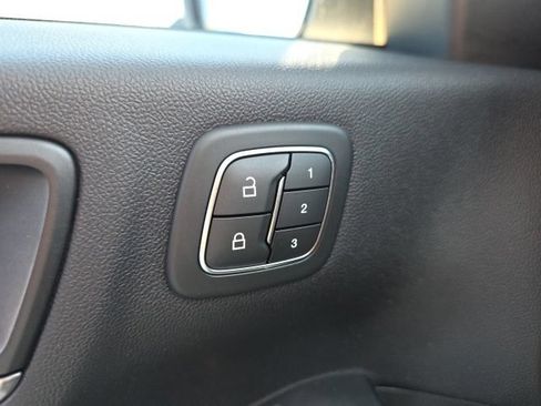 Used 2021 Ford Escape Titanium FWD image 10