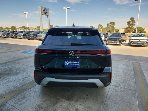 New 2026 Volkswagen Tiguan SE FWD image 6