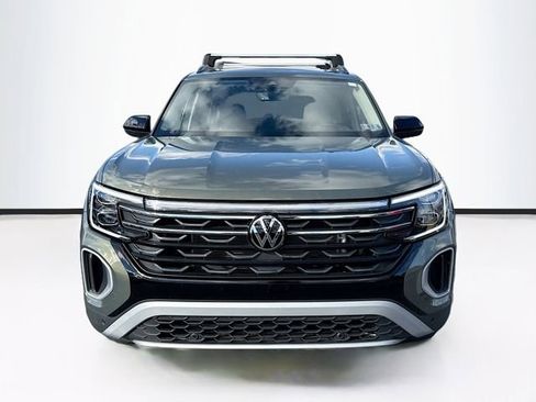 Used 2024 Volkswagen Atlas Peak Edition SEL image 2