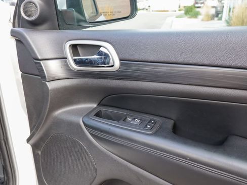 Used 2019 Jeep Grand Cherokee Altitude AWD/4WD image 26