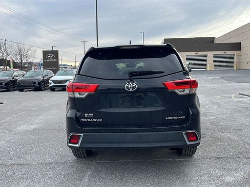 Used 2017 Toyota Highlander Limited Platinum image 4