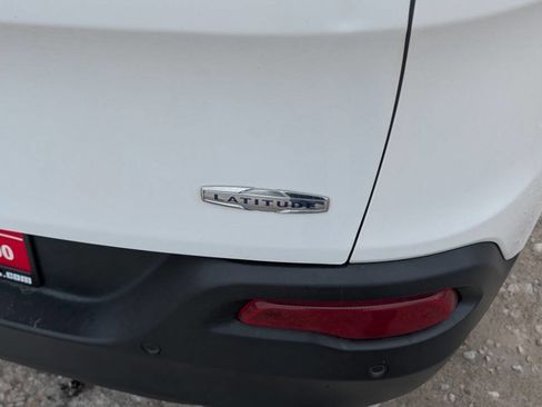 Used 2015 Jeep Cherokee Latitude w/ Cold Weather Group image 11