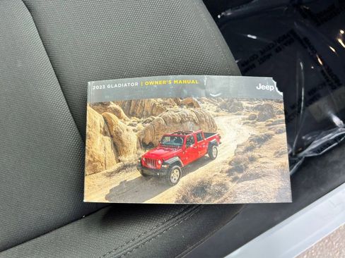 Used 2023 Jeep Gladiator Overland image 28