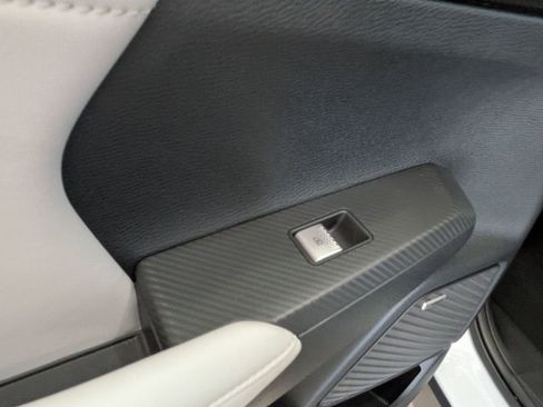 Used 2025 Mitsubishi Outlander SE FWD image 24