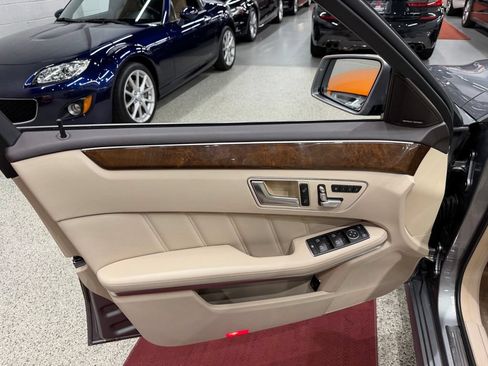 Used 2014 Mercedes-Benz E 350 4MATIC Sedan image 24