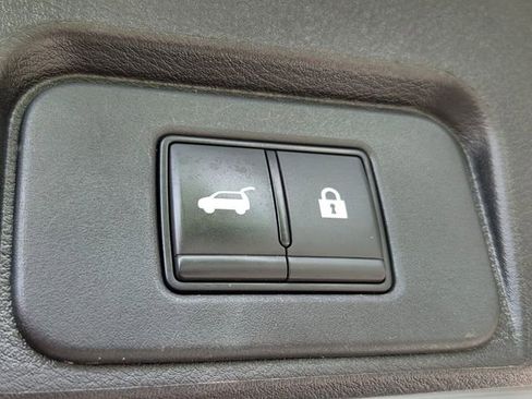 Used 2023 Nissan Rogue SL AWD/4WD image 16