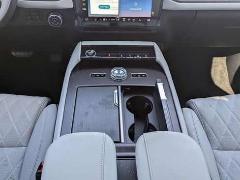 New 2026 Lincoln Navigator L Black Label AWD/4WD image 18