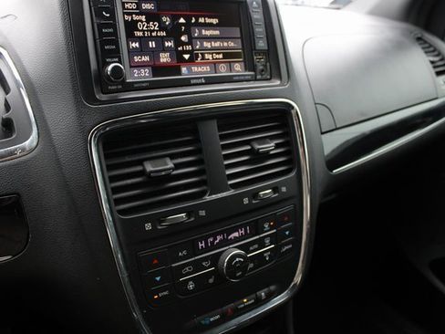 Used 2016 Dodge Grand Caravan SXT image 16