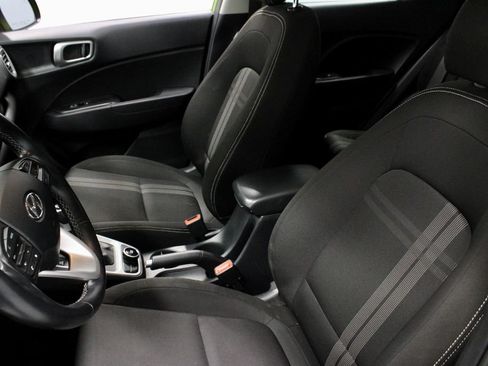 Used 2024 Hyundai Venue SEL FWD image 25