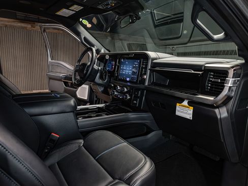 Used 2026 Ford F250 Platinum AWD/4WD image 17
