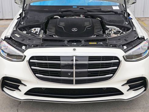 Used 2023 Mercedes-Benz S 580 S 580 w/ AMG Line & Night Pack image 8