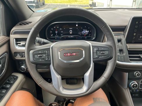 Used 2023 GMC Yukon XL SLT w/ SLT Luxury Package AWD/4WD image 15