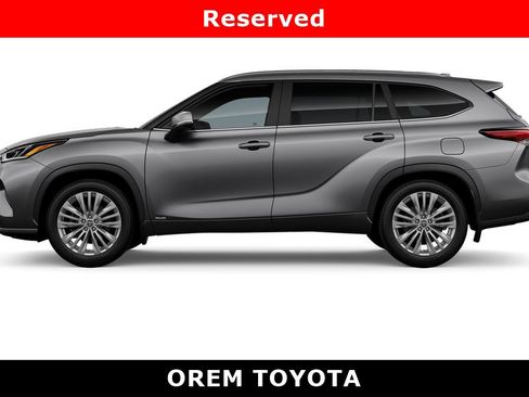 New 2026 Toyota Highlander Platinum image 4