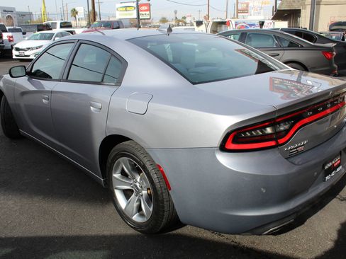 Used 2018 Dodge Charger SXT Plus RWD image 4