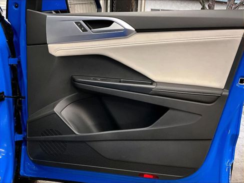 New 2026 Volkswagen Taos SE image 29