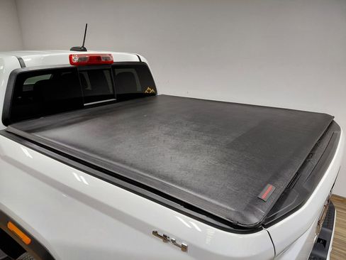Used 2024 GMC Canyon Elevation w/ Elevation Premium Package AWD/4WD image 8
