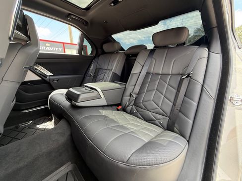 Used 2025 BMW 760i xDrive w/ Executive Package AWD/4WD image 16