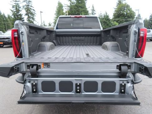 Certified 2026 GMC Sierra 3500 Denali w/ Denali Reserve Package AWD/4WD image 8