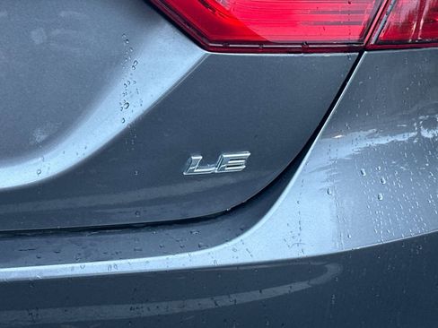 Used 2019 Toyota Camry LE image 22