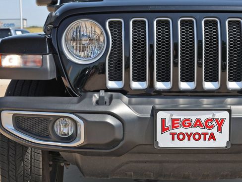 Used 2023 Jeep Wrangler Unlimited Sahara AWD/4WD image 10