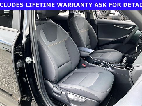 Used 2023 Kia Niro LX FWD image 7