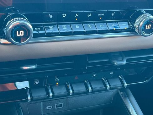 New 2026 GMC Canyon AT4 AWD/4WD image 17