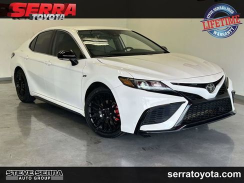 Used 2023 Toyota Camry SE FWD image 1