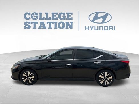 Used 2022 Nissan Altima 2.5 SV FWD image 9