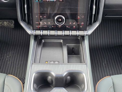New 2026 GMC Acadia AT4 w/ Luxury Package AWD/4WD image 30