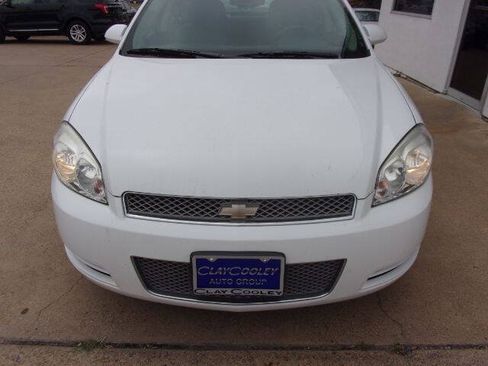 Used 2016 Chevrolet Impala LT FWD image 2