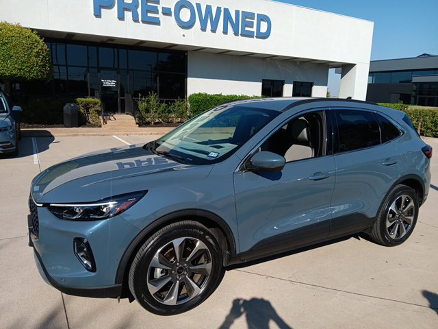 Used 2023 Ford Escape Platinum w/ Premium Technology Package AWD/4WD image 2
