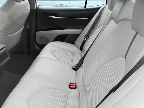 Used 2021 Toyota Camry SE image 17