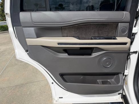 Used 2019 Ford Expedition Limited w/ Equipment Group 302A RWD image 14
